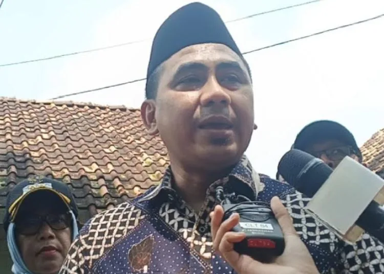 Usai Kasus Kebakaran di Blora, Pemprov Jateng Stop Perizinan Sumur Minyak Rakyat 25 Wakil Gubernur Jawa Tengah (Jateng) Taj Yasin Maimoen saat mengunjungi lokasi kebakaran di Desa Gandu, Kecamatan Bogorejo, Blora, Jumat, 22 Agustus 2025. (Eko Wicaksono/Lingkarjateng.id)