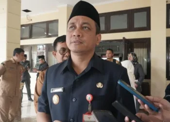 Wali Kota Pekalongan Aaf saat memberikan keterangan usai Rapat Paripurna DPRD di Gedung Diklat, Senin, 15 September 2025. (Fahri Akbar/Lingkarjateng.id)