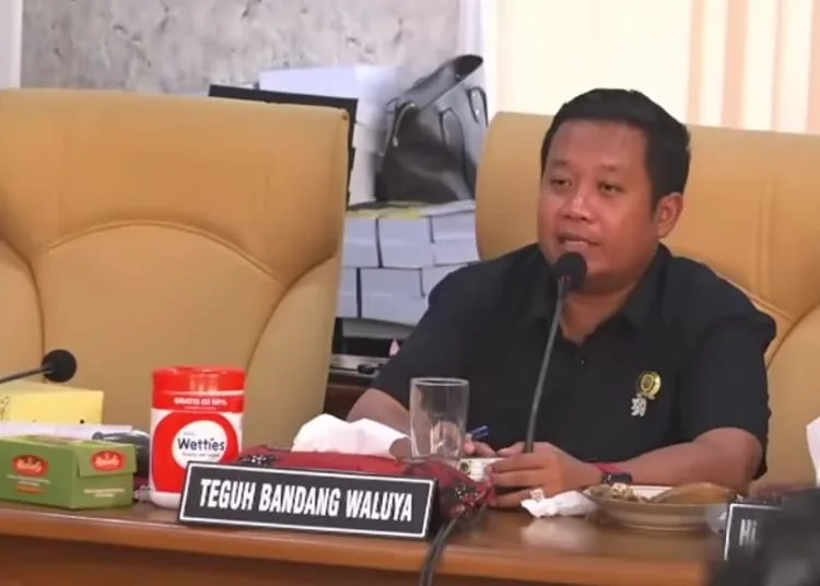 Bantah Pernyataan Sudewo, Pansus DPRD Pati Tegaskan Fokus Bahas 12 Aspirasi Rakyat 25 Ketua Panitia Khusus (Pansus) Hak Angket DPRD Pati terhadap kebijakan bupati, Teguh Bandang Waluyo. (Lingkar Network/Lingkarjateng.id)