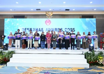 Penyerahan penghargaan dalam Rakornas Dekranas 2025 di Mercure Convention Center, Ancol, Jakarta, Selasa, 23 September 2025. (Pemprov Jateng/Lingkarjateng.id)