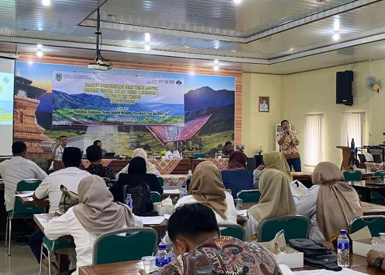 Dinas PMD Kudus Beri Pembinaan Pengembangan Lini Usaha BUMDes 25 PEMBINAAN: Suasana kegiatan pembinaan BUMDes di Aula Dinas Pemberdayaan Masyarakat dan Desa Kudus pada Rabu, 10 September 2025. (Nisa Hafizhotus Syarifa/Lingkarjateng.id)