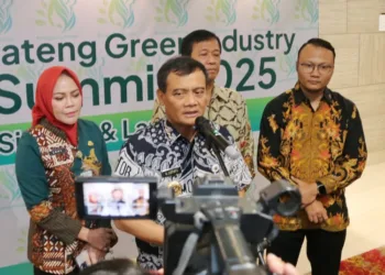 Gubernur Jawa Tengah, Ahmad Luthfi, memberi keterangan di Hotel Gumaya Tower, Semarang, pada Kamis, 18 September 2025. (Pemprov Jateng/Lingkarjateng.id)