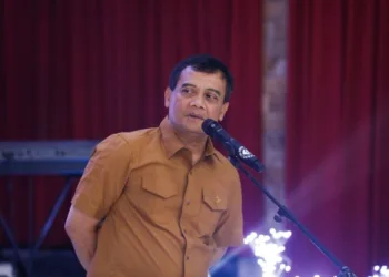 Gubernur Jawa Tengah, Ahmad Luthfi, menyampaikan sambutan dalam acara Malam Keakraban dalam rangka peringatan Hari Perhubungan Nasional (Harhubnas) tahun 2025 di Kantor Dinas Perhubungan Jawa Tengah, Selasa, 16 September 2025 malam. (Humas Pemprov Jateng/Lingkarjateng.id)