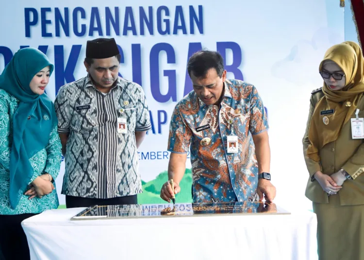 Gubernur Jateng, Ahmad Luthfi, saat mersemikan pencanangan PKK Sigab di Desa Banjarsari, Kecamatan Sayung, Kabupaten Demak, Selasa, 30 September 2025. (M. Burhanuddin Aslam/Lingkarjateng.id)