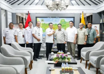 Gubernur Jawa Tengah, Ahmad Luthfi, saat menerima kunjungan Plt. Dirjen Perkebunan Kementan RI, Abdul Roni Angkat di Semarang, Rabu, 10 September 2025. (Pemprov Jateng/Lingkarjateng.id)