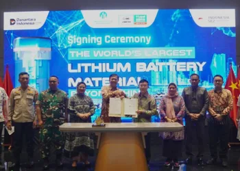 KEK Industropolis Batang Gaet Investasi Rp 1,5 Triliun dari Industri Baterai Lithium 26 Prosesi penandatanganan Perjanjian Pemanfaatan Tanah Industri dengan PT Lithium Battery Material Energi Baru Indonesia Batang di Ballroom KEK Industropolis Batang pada Kamis, 11 September 2025. (Pemkab Batang/Lingkarjateng.id)