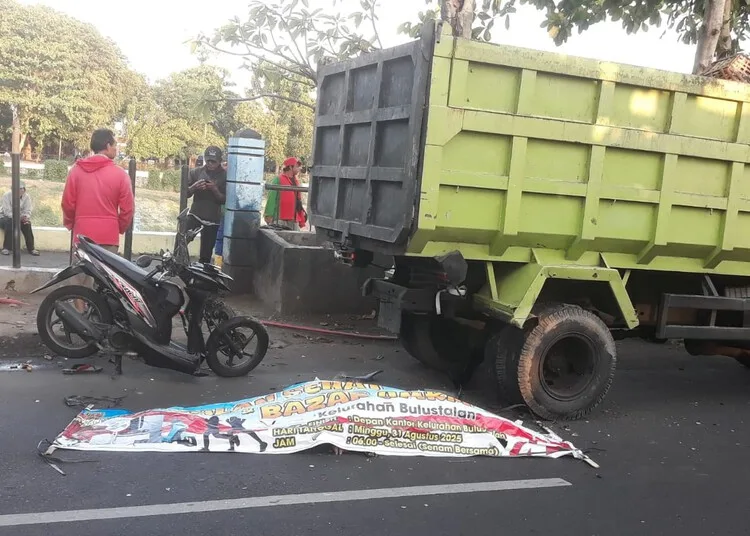 Pengendara Motor Tewas Kecelakaan di Jalan Basudewo Semarang 25 Kecelakaan di Jalan Basudewo, Kota Semarang, tepatnya berada di selatan warung Soto Ayam Surabaya Pak Idris, pada Rabu, 3 September 2025. (Dok. Pribadi/Lingkarjateng.id)