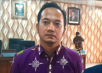 Kepala Bidang (Kabid) Pembinaan Hubungan Industrial Dinnakerind Demak, Wahyu Agus Suroso. (M. Burhanuddin Aslam/Lingkarjateng.id)
