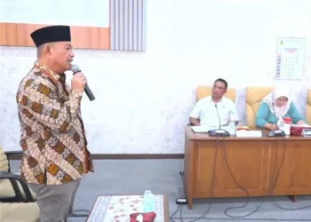 Ketua Dewan Pengawas RSUD Soewondo Pati Torang Manurung memberi keterangan dalam sidang Pansus Hak Angket DPRD Pati pada Kamis, 4 September 2025. (Lingkar Network/Lingkarjateng.id)