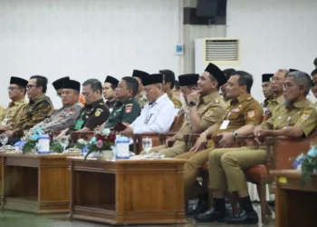 Sejumlah pejabat menghadiri pengukuhan Pengurus Lembaga Fasilitasi dan Sinergitas Pesantren (LFSP) Provinsi Jawa Tengah periode 2025–2030 di Gedung Gradhika Bhakti Praja, Kompleks Kantor Gubernur Jawa Tengah, Kota Semarang, Senin, 8 September 2025. (Humas Kodam Diponegoro/Lingkarjateng.id)