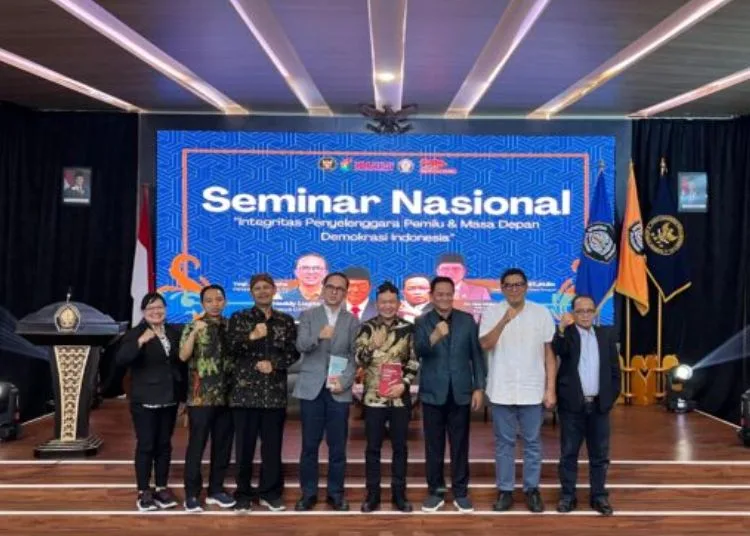 Wakil Ketua DPRD Jawa Tengah, Mohammad Saleh (kedua kanan), menghadiri acara diskusi bertajuk “Peranan DKPP RI dalam Pencegahan dan Penegakan Etika Pemilu” di Universitas Diponegoro, Semarang pada Sabtu, 13 September 2025. (Lingkar Network/Lingkarjateng.id)