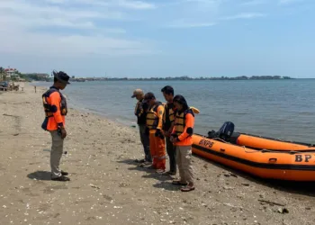 BPBD Jepara saat akan melakukan upaya pencarian nelayan yang hilang di perairan Pulau Panjang, Senin, 15 September 2025. (Tomi Budianto/Lingkarjateng.id)