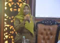 Pemkab Batang Dorong Peningkatan Kapasitas PPID 27 Komisioner Komisi Informasi Jawa Tengah Ermy Sri Ardhyanti dalam acara sosialisasi standar pelayanan informasi publik di Aula Bupati Batang, Kabupaten Batang, Selasa, 23 September 2025. (Humas Pemkab Batang/Lingkarjateng.id)