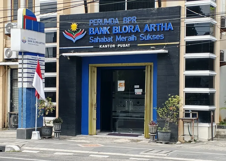 Perkembangan Kasus Kredit Macet BPR Blora Artha, 20 Saksi Diperiksa 25 Kantor Perumda Bank Perkreditan Rakyat (BPR) Bank Blora Artha. (Eko Wicaksono/Lingkarjateng.id)