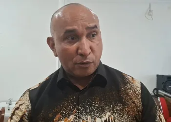 Plt. Kepala Disdag Semarang, Aniceto Magno Da Silva, memberi keterangan kepada awak media pada Jumat, 26 September 2025. (Syahril Muadz/Lingkarjateng.id)