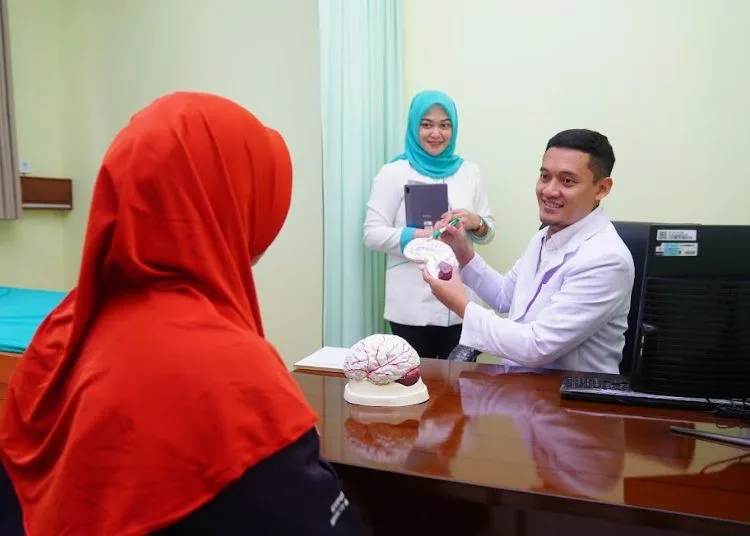 RSUD dr. Loekmono Hadi Kudus Buka Layanan Bedah Saraf, Jadi Rujukan Utama di Pantura Timur 25 Pelayanan bedah saraf di RSUD dr. Loekmono Hadi Kudus. (Fahtur Rohman/Lingkarjateng.id)