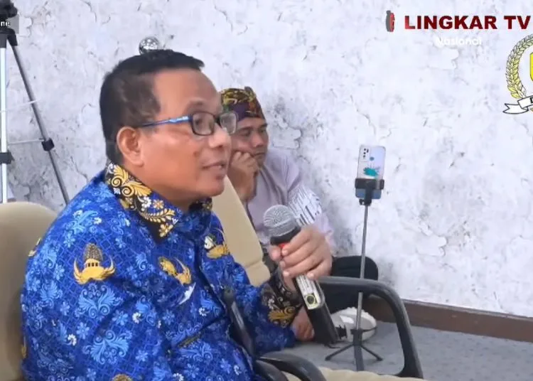 Kepala Dinas Pekerjaan Umum dan Penataan Ruang (DPUTR) Kabupaten Pati, Riyoso, dalam rapat pansus hak angket kebijakan bupati di Ruang Banggar DPRD Pati pada Rabu, 17 September 2025. (Lingkar Network/Lingkarjateng.id)