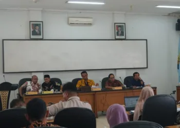 Suasana rapat kerja Komisi C DPRD Kota Pekalongan bersama jajaran dinas terkait dan koordinator SPPG membahas evaluasi program MBG di Ruang Sidang Paripurna, Kamis, 18 September 2025. (Fahri Akbar/Lingkarjateng.id)