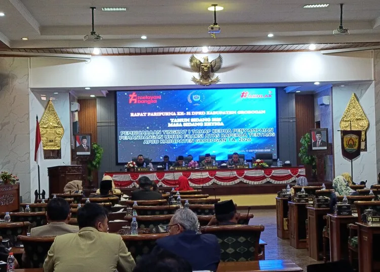 DPRD Grobogan Soroti Ketergantungan Dana Pusat dalam Raperda APBD 2026 25 Sidang paripurna dengan agenda pandangan fraksi terhadap Raperda APBD tahun 2026 di Kantor DPRD Grobogan, Rabu, 17 September 2025. (Ahmad Abror/Lingkarjateng.id)