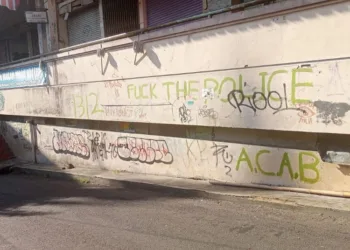 Poster dan tulisan kalimat menyentil kepolisian bertuliskan terpasang di tembok salah satu sudut Kota Salatiga, Jumat, 5 September 2025. (Dok. Humas Polres Salatiga)