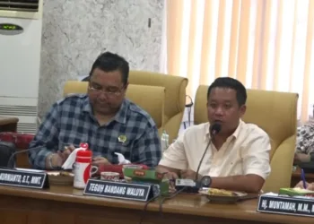 Ketua Panitia Khusus Hak Angket DPRD Pati, Teguh Bandang Waluyo (kanan). (Lingkar Network/Lingkarjateng.id)