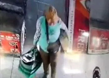 Terekam CCTV, 2 Pencuri di Toko Kelontong Pasar Brayung Kudus Masih Diburu 26 TANGKAPAN LAYAR: Salah satu pencuri di Pasar Brayung Kudus terekam CCTV. (Nisa Hafizhotus Syarifa/Lingkarjateng.id)