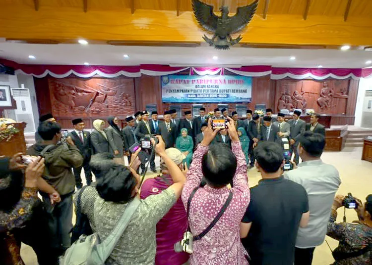 Anggota DPRD Rembang Berfoto Bersama (Dok. Lingkar)