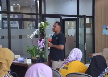 PELATIHAN: Narasumber pelatihan pengembangan agribisnis anggrek berbagai ilmu dalam kegiatan yang digelar Dinas Pangan dan Pertanian (Dispangtan) Kota Salatiga pada Selasa, 16 September 2025. (Prokompim Setda Salatiga/Lingkarjateng.id)