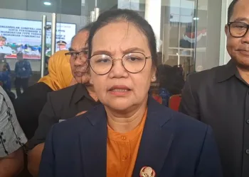 Wali Kota Semarang, Agustina Wilujeng Pramestuti, saat diwawancara awak media pada Selasa, 9 September 2025. (Syahril Muadz/Lingkarjateng.id)