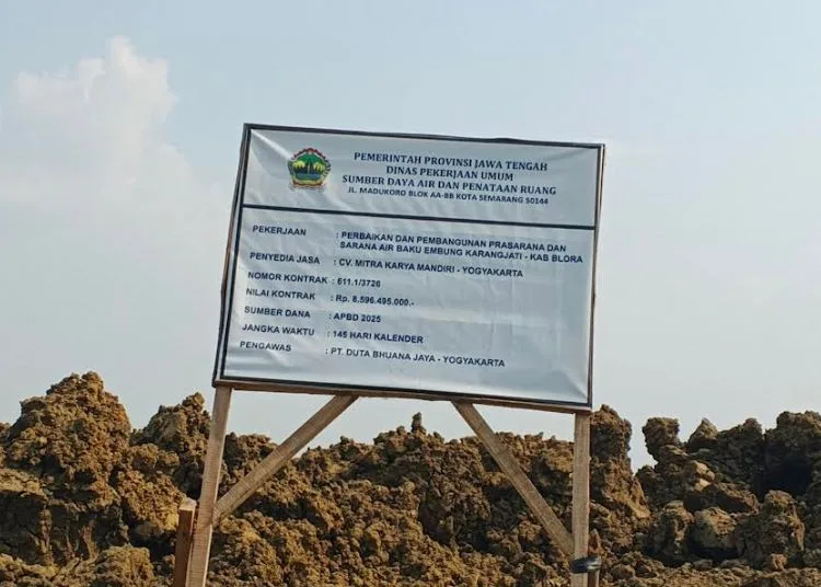 Pembangunan Embung Karangjati Blora Ditarget Rampung Akhir November 25 Papan informasi pembangunan embung Karangjati Blora. (Eko Wicaksono/Lingkarjateng.id)