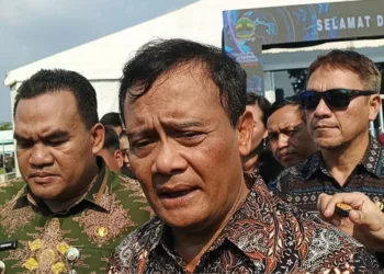 Gubernur Jawa Tengah, Ahmad Luthfi diwawancara usai launching pameran produk inovasi (PPI) Jawa Tengah, di Lapangan Kridosono, Blora, Jumat, 26 September 2025. (Eko Wicaksono)