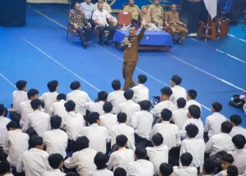 Gubernur Jawa Tengah Ahmad Luthfi menghadiri dan memberikan motivasi dalam acara Pengenalan Akademik dan Kegiatan Mahasiswa (Pakem) USM, Senin, 15 September 2025. (Lingkar Network)