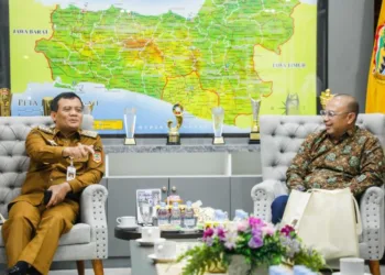 Gubernur Jawa Tengah Ahmad Luthfi saat audiensi dengan Himpunan Pengembang Permukiman dan Perumahan Rakyat (Himperra) Jawa Tengah di Semarang pada Senin, 15 September 2025. (Dok. Lingkar Network)