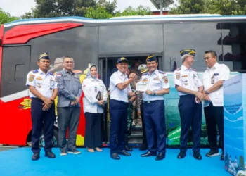 Gubernur Jawa Tengah Ahmad Luthfi saat acara peringatan Hari Perhubungan Nasional (Harhubnas) 2025 di kampus Politeknik Ilmu Pelayaran (PIP) Semarang, Rabu, 17 September 2025. (Lingkar Network)