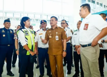 Bandara Ahmad Yani Resmi Buka Penerbangan Langsung Semarang–Surabaya 26 Gubernur Jawa Tengah Ahmad Luthfi saat mengujungi Bandara Ahmad Yani. (Dok. for Lingkarjateng.id)