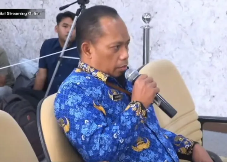 Mantan Sekda Pati Jumani Ngaku Tak Dilibatkan dalam Perumusan Kenaikan PBB-P2 25 Mantan Sekretaris Daerah Kabupaten Pati, Jumani menjawab pertanyaan Pansus DPRD Pati dalam rapat Hak Angket, Rabu, 17 September 2025. (Lingkar TV)
