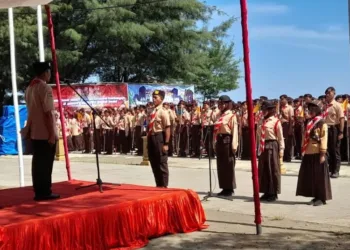 Upacara pembukaan Jambore Cabang ke-VII Gerakan Pramuka Kwartir Cabang Kendal di Pantai Indah Kemangi, Selasa, 2 September 2025. (Arvian Maulana/Lingkarjateng.id)