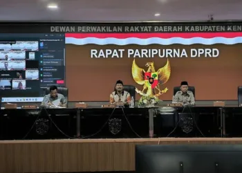 DPRD Kendal Gelar Rapat Paripurna Secara Virtual, Pelaksanaan Penuhi Kuorum 26 Rapat Paripurna DPRD Kendal yang diikuti sejumlah anggota Dewan melalui zoom, Jumat, 12 September 2025. (Arvian Maulana/Lingkarjateng.id)
