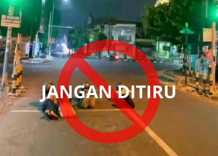 Berbahaya, Polisi Larang Warga Kudus Ikuti Tren Swafoto di Tengah Jalan Raya 25 Imbauan larangan dari Polres Kudus untuk tidak melakukan aksi swafoto di tengah jalan. (Dok. for Lingkarjateng.id)
