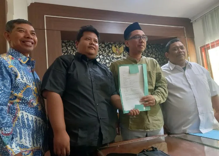 Dewan Kehormatan menerima Surat Aduan dari wartawan Lingkar TV pada Senin, 8 September 2025. (Muhammad Faalih/Lingkarjateng.id)