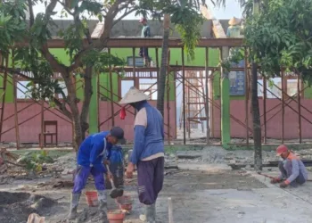 Proses renovasi salah satu sekolahan di Rembang. (Dok. Pemkab Rembang)