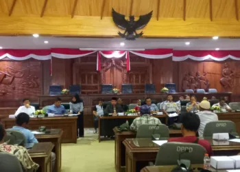 Audiensi Sopir Bus Mini bersama DPRD Kabupaten Rembang, Dinas Perhubungan (Dishub), dan Badan Pendapatan, Pengelolaan Keuangan, dan Aset Daerah (BPPKAD), Jumat, 19 September 2025 di Ruang Rapat Paripurna DPRD Rembang. (Muhammad Faalih/Lingkarjateng.id)