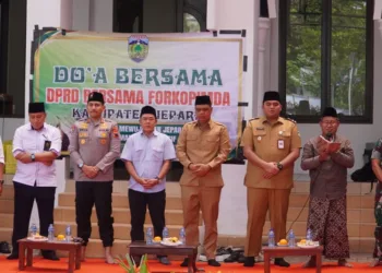 Kegiatan doa bersama di Musala DPRD Jepara pada Senin, 8 September 2025. (Tomi Budianto/Lingkarjateng.id)