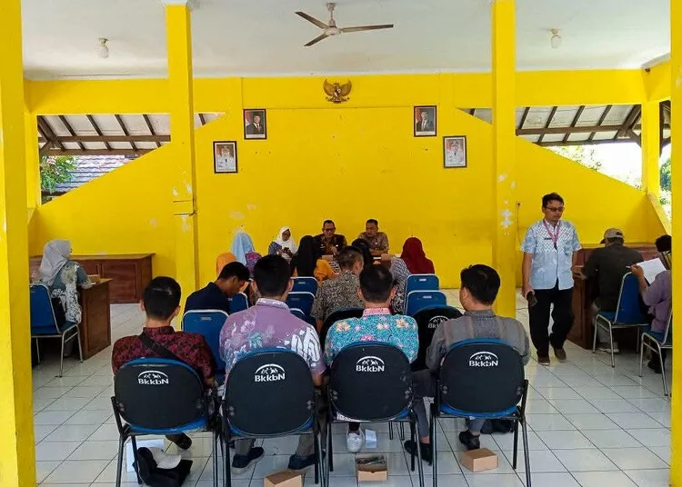 Pemkab Pekalongan Permudah Pengurusan Akta Kematian, Diantar Langsung ke Rumah 25 Suasana rapat koordinasi dan sosialisasi administrasi kependudukan di Aula Kecamatan Bojong, Kabupaten Pekalongan, Kamis, 4 September 2025. (Fahri Akbar/Lingkarjateng.id)