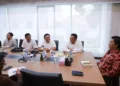 Solidaritas Nelayan Indonesia Desak Presiden Hapus PBB Laut dan Tolak Kapal Asing 26 Solidaritas Nelayan Indonesia (SNI) saat mendatangi Kantor Sekretariat Negara menyampaikan 14 tuntutan, Jumat, 26 September 2025. (Lingkar Network)