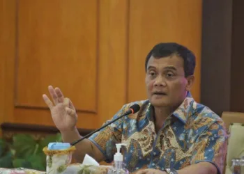 Gubernur Jawa Tengah Ahmad Luthfi menemui delegasi Barisan Andalan Kesetiakawanan Pengentasan Kemiskinan (Bakti Taskin) di kantornya, Selasa, 21 Oktober 2025. (Humas Pemprov Jateng/Lingkarjateng.id)