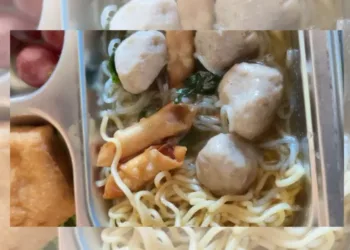 Ditemukan ulat dalam menu MBG yang berasal dari SPPG Sendangharjo, Kecamatan/Kabupaten Blora. (Lingkarjateng.id)