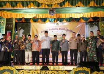 Sejumlah tokoh masyarakat dan tokoh lintas agama hadir dalam festival kerukunan Desa Plajan, Kecamatan Pakis Aji, Kabupaten Jepara. (Tomi Budianto/Lingkarjateng.id)