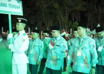 Kafilah Jawa Tengah saat mengikuti pembukaan STQH ke-28 di Alun-alun Tugu MTQ, Kota Kendari, Sulawesi Tenggara, Sabtu malam, 11 Oktober 2025. (Humas Pemprov Jateng/Lingkarjateng.id)