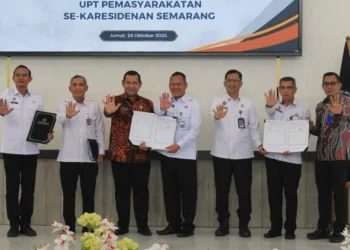 Kanwil Ditjenpas Jateng Deklarasikan Lapas dan Rutan Bersinar 26 DEKLARASI: Kantor Wilayah Direktorat Jenderal Pemasyarakatan (Ditjenpas) Jawa Tengah bersama BNN dan UPT pemasyarakatan se-Karesidenan Semarang mendeklarasikan Lapas/Rutan Bersih dari Narkoba (Bersinar) pada Jumat, 24 Oktober 2025. (Humas Kemenkumham Jateng/Lingkarjateng.id)